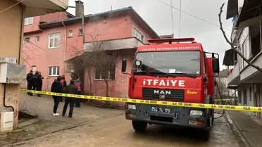 İtfaiye ekiplerinin yangını söndürürken görüntüsü