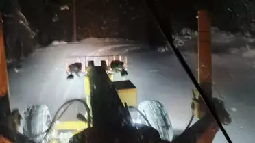 Yakakent'te kar temizleme araçları çalışıyor