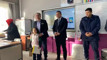 Tire'de öğrenci karne dağıtım anı