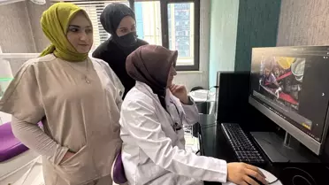 Van'da Sağlık Çalışanları 'Yılın Kareleri' 2025 Fotoğraf Oylamasına Katıldı