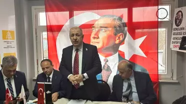 Ümit Özdağ’ın esnaf ziyareti sırasında çekilmiş fotoğrafı