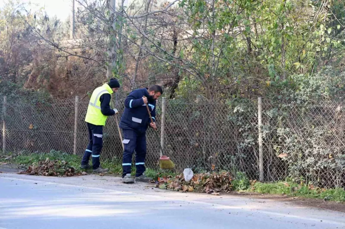 Kocaeli Büyükşehir Belediyesi, Şehir Estetiğini Koruyarak Kapsamlı Temizlik Çalışmaları Başlattı