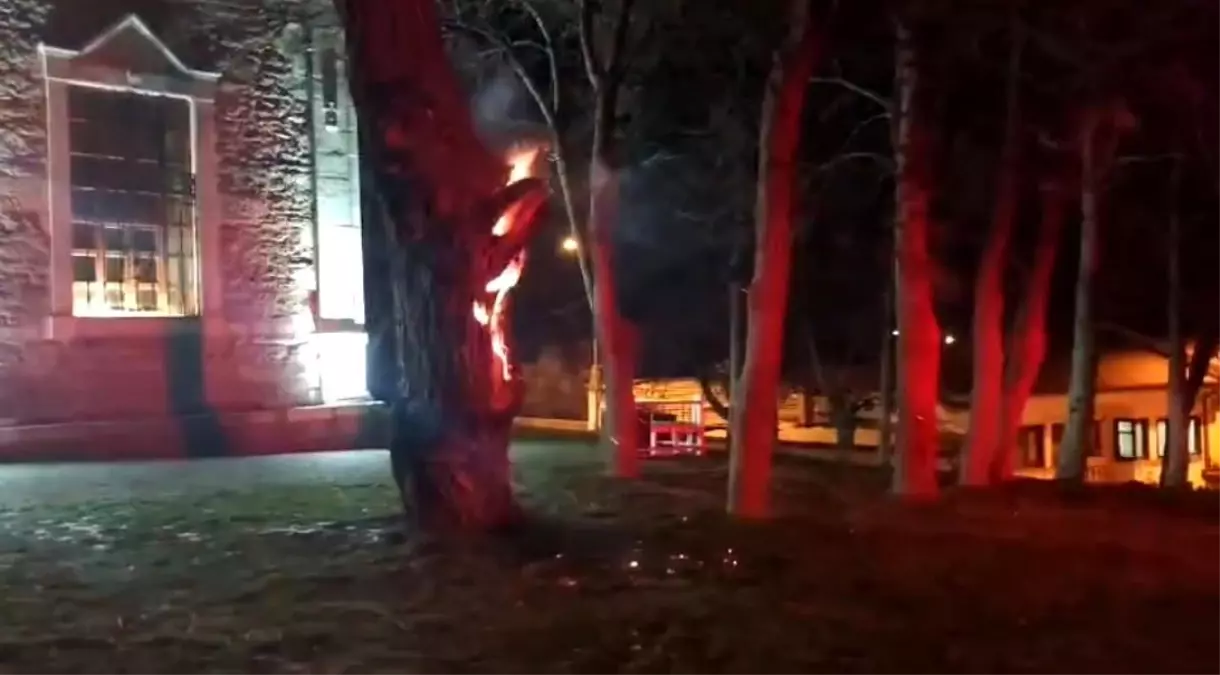 Sivrihisar’da Tarihi Ermeni Kilisesi Önündeki Ağaç Yangını Kontrol Altına Alındı