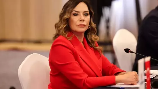 Toplantı sırasında sunum yapan belediye başkanları