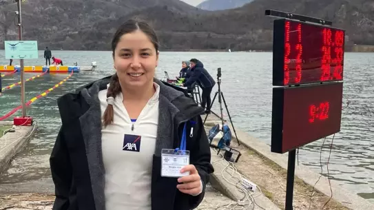 Bengisu Avcı buz yüzme etkinliği