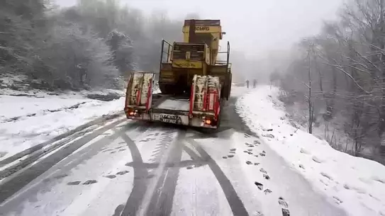 Kaymış tırın Bartın‑Amasra yolunda görüntüsü