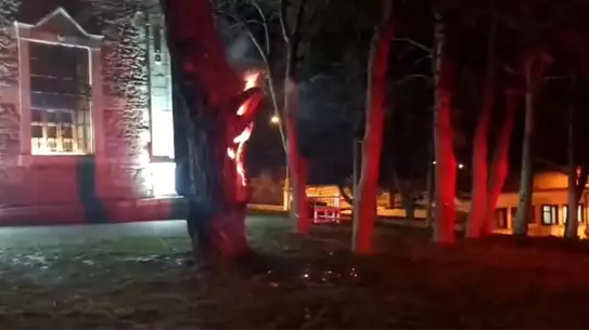 Yangın sonrası itfaiye ekipleri