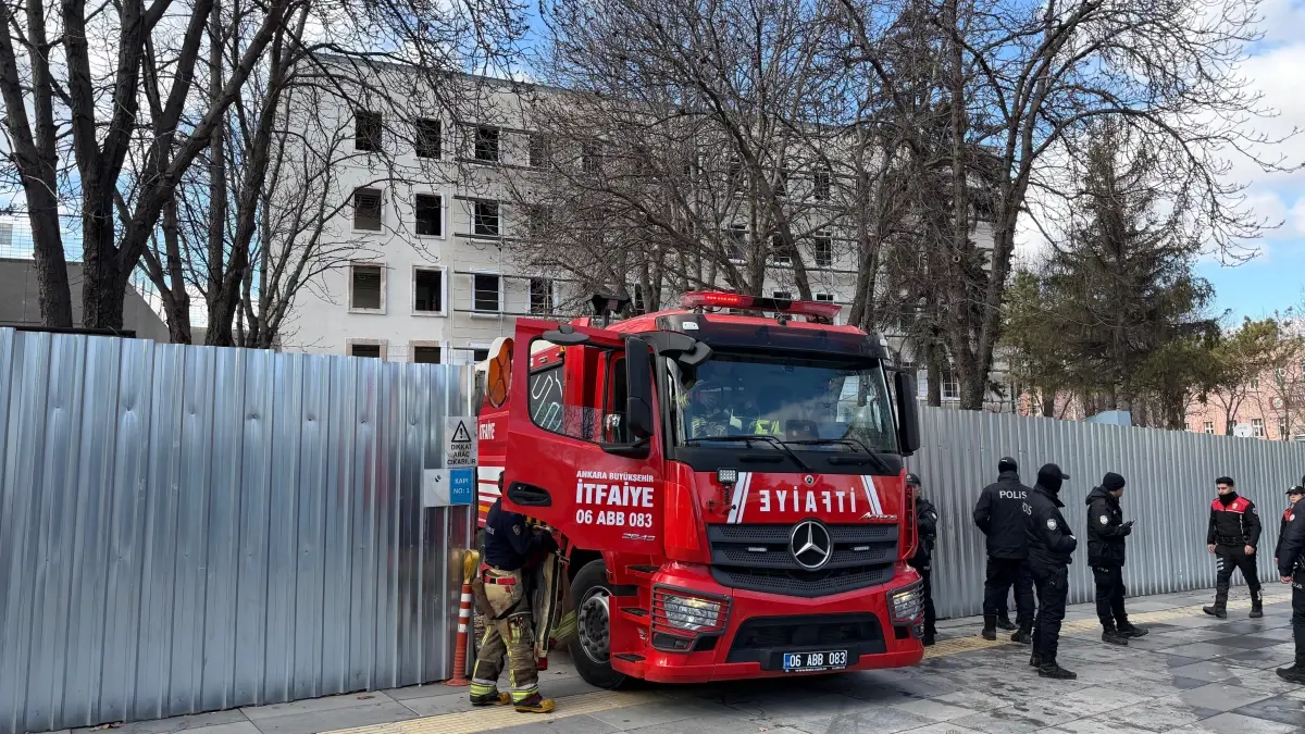 Meşrutiyet Mahallesi'nde İşçi Konteynerlerine Çıkan Yangın Tüm Birimlerini Kullanılamaz Hale Getirdi