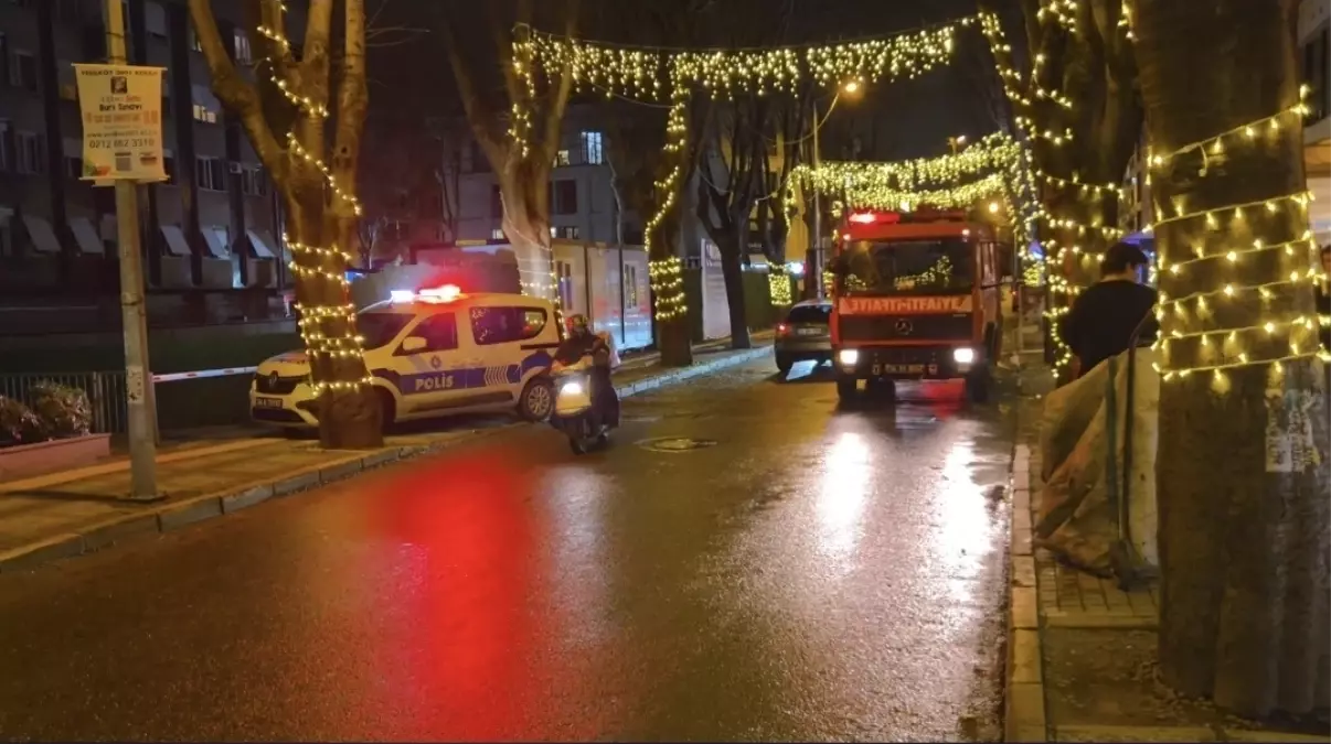 Bakırköy'de Market Merdiveni Çöktü: Çalışan Hastaneye Kaldırıldı