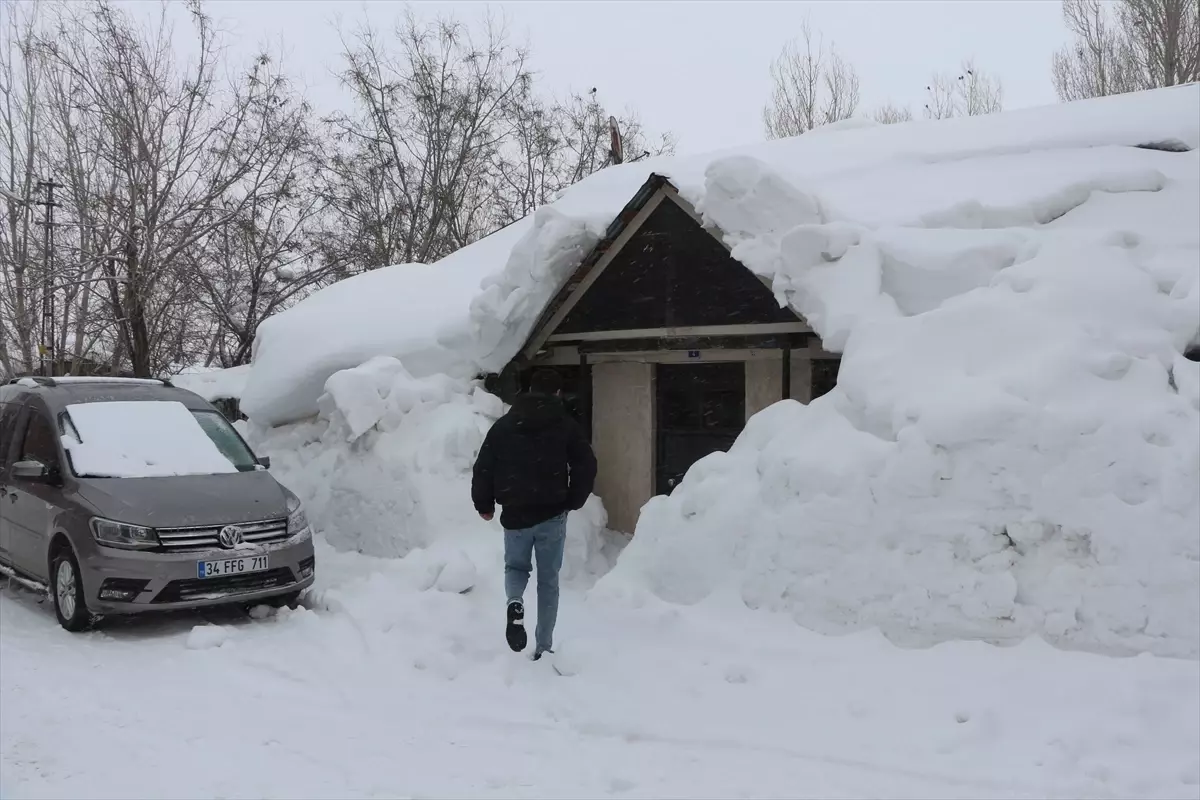 Bingöl'de Yoğun Kar Yağışı Ulaşımı Zorlaştırıyor