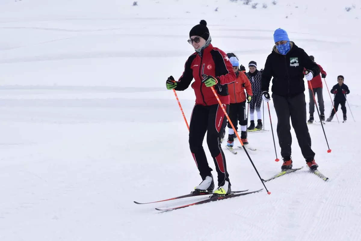 Bitlis’te -15°C Soğukta Kayaklı Koşu Antrenmanı