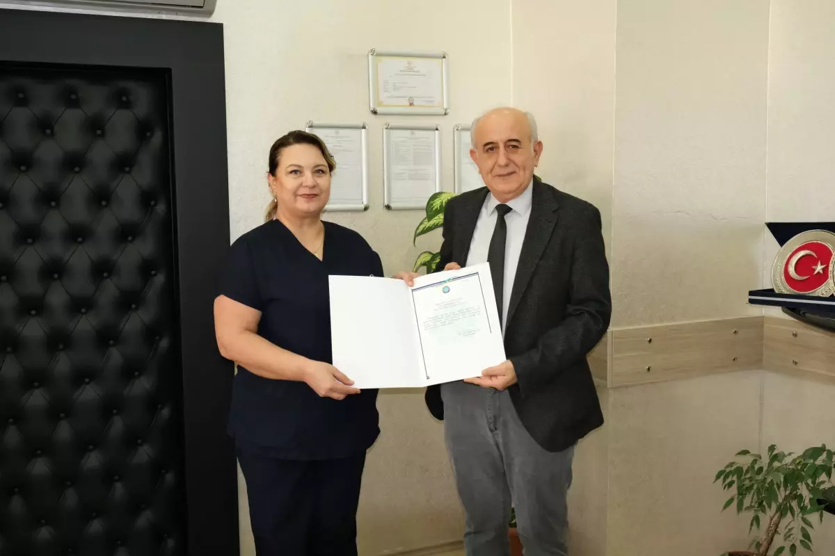 BUÜ Hastanesi Hemşireleri Q1 Dergilerde Makale Yayınladı ve Ödül Kazandı