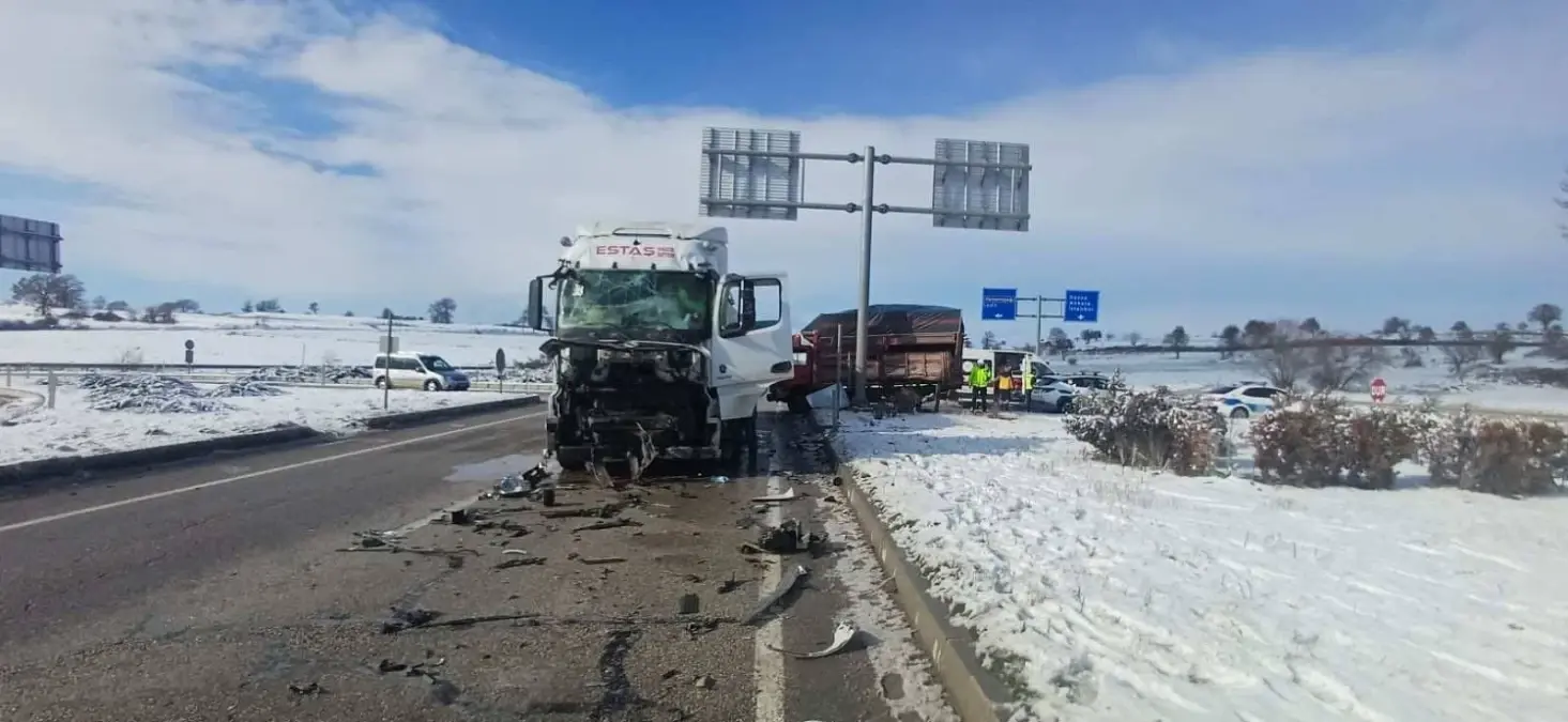 Samsun Havza’da Çekici Kamyon Çarpması: İki Kişi Ağır Yaralandı