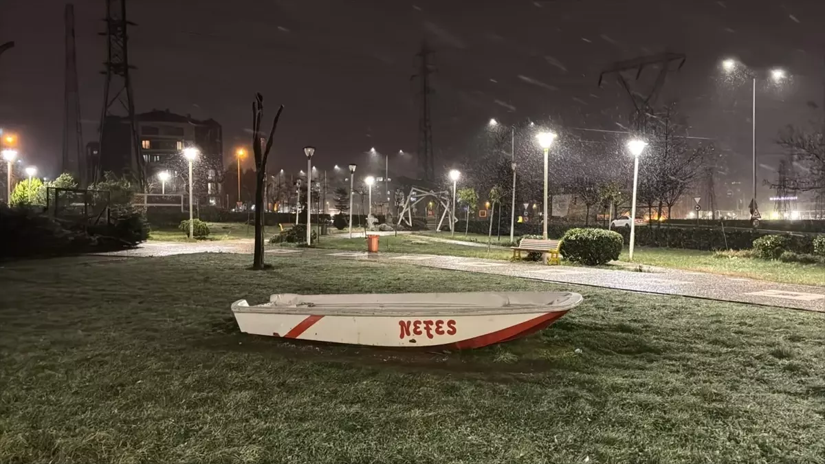 Balkan Soğuğu Çorlu’da Kar Yağışını Getirdi