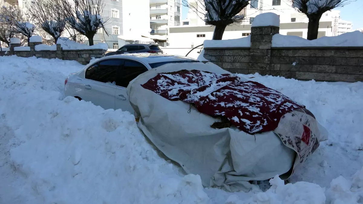 Erciş’te Sıfırın Altına Düşen Sıcaklıklar ve Buz Sarkıtları Şehri Dondurdu