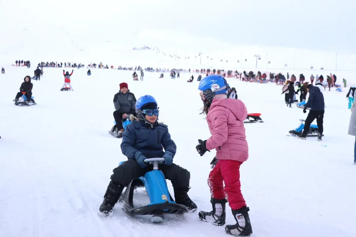 Erciyes Kayak Merkezi'nde Sömestir Tatili Coşkusu