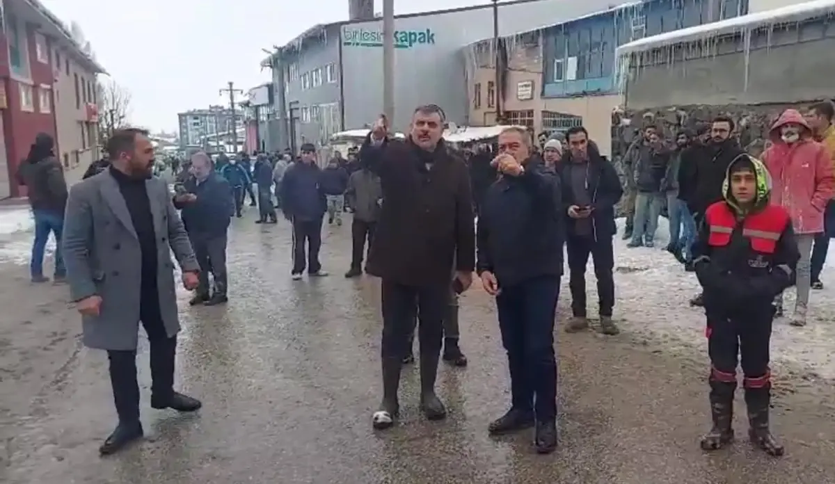 Erzurum Yakutiye'de İş Yerinde Patlama ve Yangın: 1 Yaralı, 4 Kişi Dumanla Etkilendi