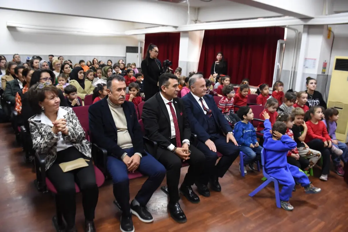 İzmir’de 2. Sınıf Öğrencileri Tiyatroyla Sorumluluk Bilincini Güçlendiriyor