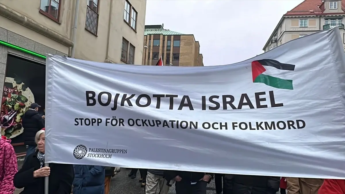 Stockholm’da Yüzlerce Kişi İsrail ve ABD Politikalarına Karşı Sokaklarda Buluştu