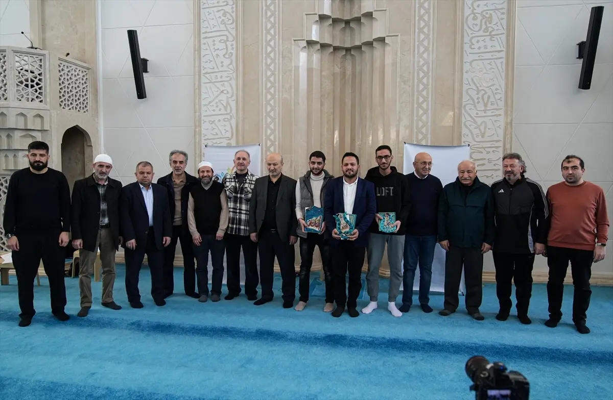 İzmir'de Uluslararası Kur'an Okuma Yarışması Gerçekleşti