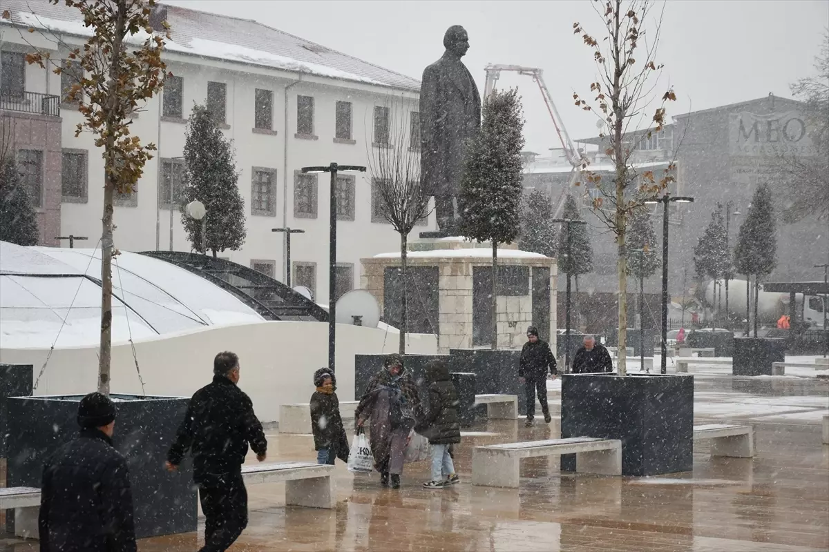 Malatya’da Kar Yağışı Nedeniyle Trafik Akışı Yavaşladı