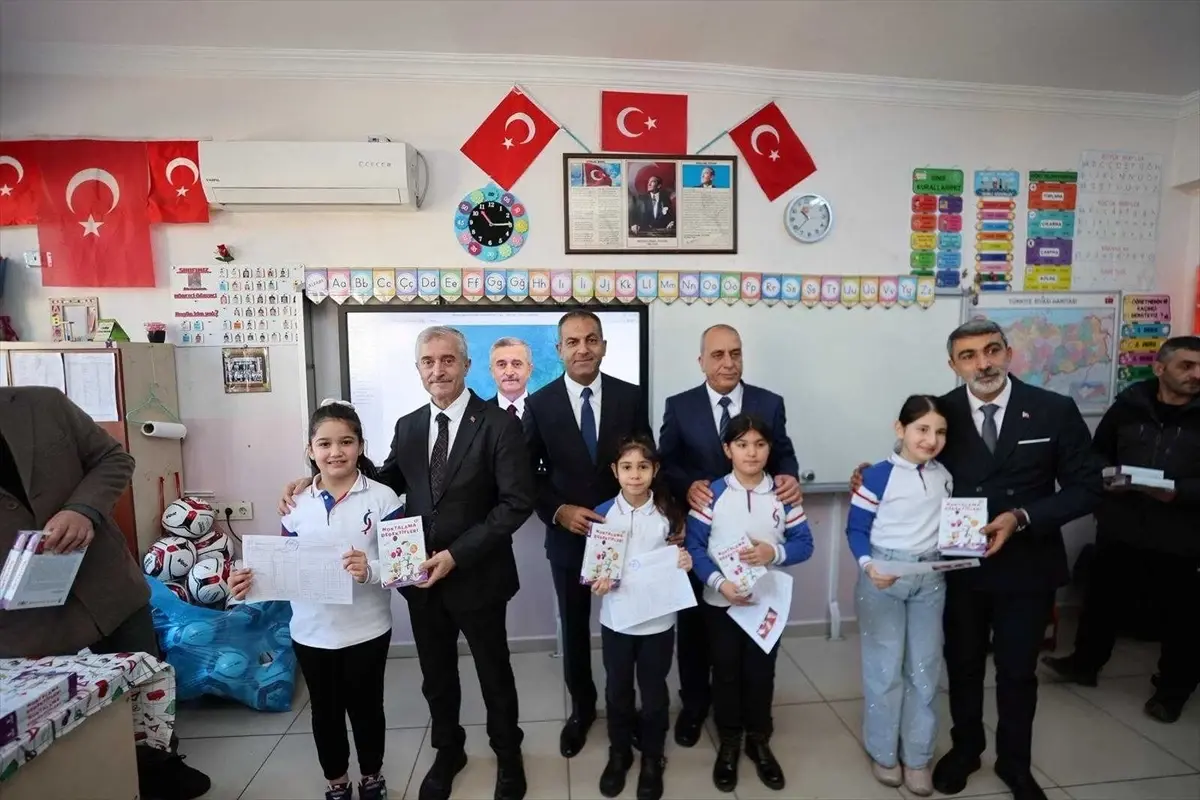 Şahinbey Belediyesi'nden Öğrencilere 1.5 Milyon Kitap ve Spor Malzemesi Bağışı