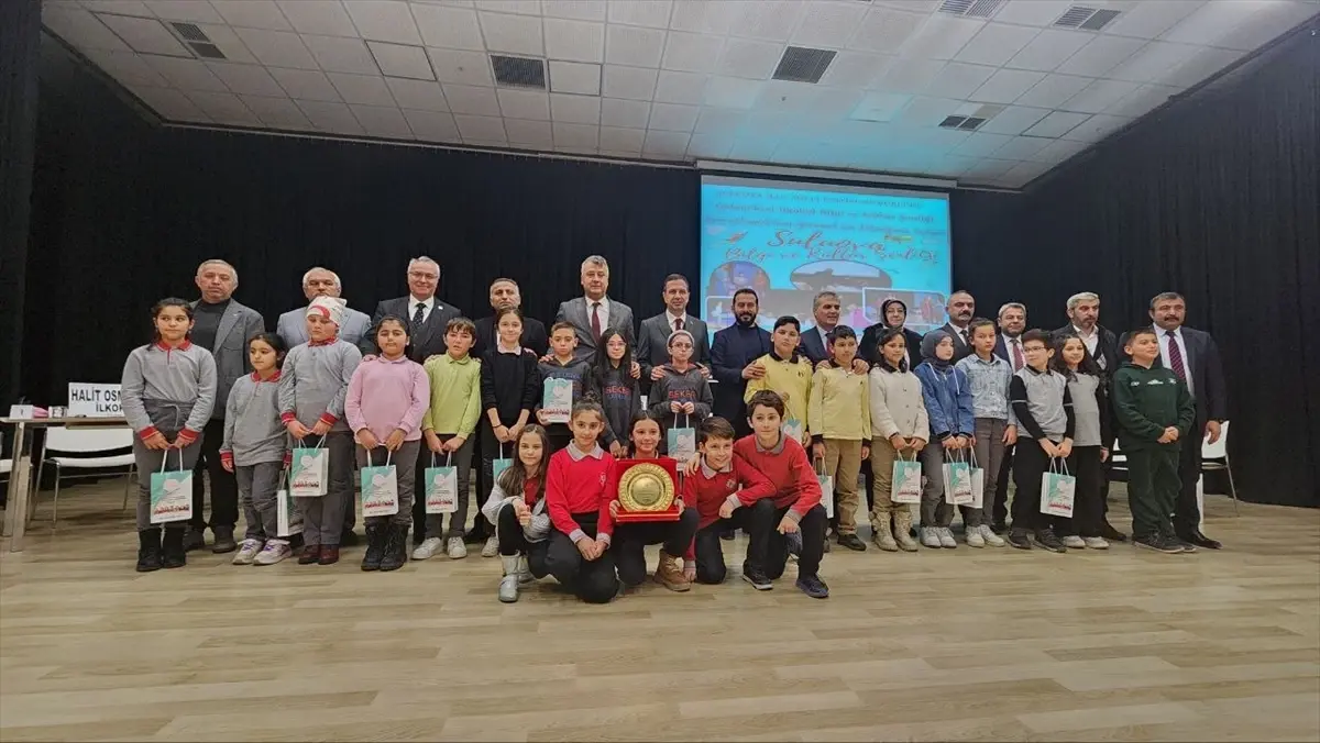 Suluova’da Bilgi ve Kültür Şenliği Coşkusu: TOKİ Çelebi Mehmet İlkokulu Birincilik Ödülünü Aldı