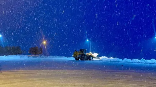 Ardahan kara yolunda zincirsiz ağır tonajlı araçların durdurulması