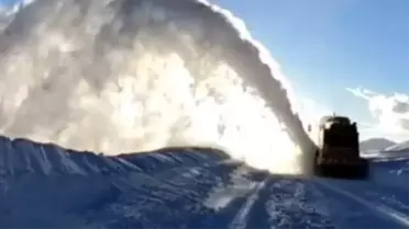 Temizlenmiş Bitlis kar yolu