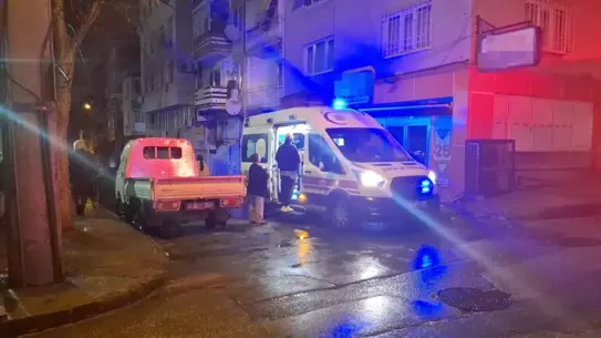 Yangın sonrası çay ocağı içinde kalan duman ve hasar