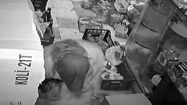 Hüda'nın boynundaki atkı, bıçak darbesini engelledi