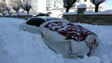 Erciş'te oluşan buz sarkıtları