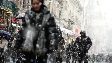 İstanbul’da Kar Yağışı ve Düşen Sıcaklıklar: Meteoroloji ve AKOM Uyarıları