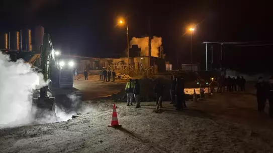 Jeotermal boru hattında sızan buhar