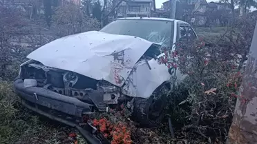 Kaza yerinde otomobil ve kamyonet