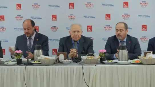 Çalıştayda konuşma yapan Saadet Partisi temsilcisi