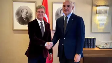 Tan Sağtürk bakanlık binasında