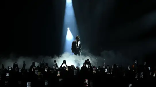 Tarkan sahnede performans fotoğrafı