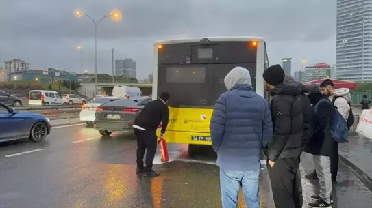 Otobüs motorundan çıkan duman