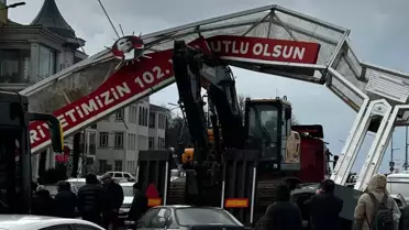 Kazadan etkilenen TIR ve çevresindeki araçlar