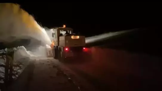 Kars'ta ambulansın kara saplandığı anın görüntüsü