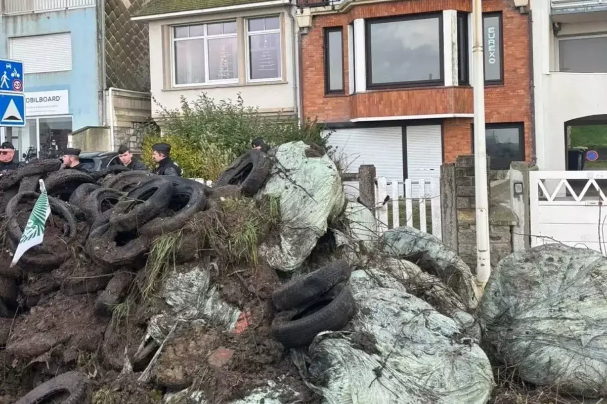 Fransız Çiftçileri Macron'un Konutuna Yönelen Sert Protestoları