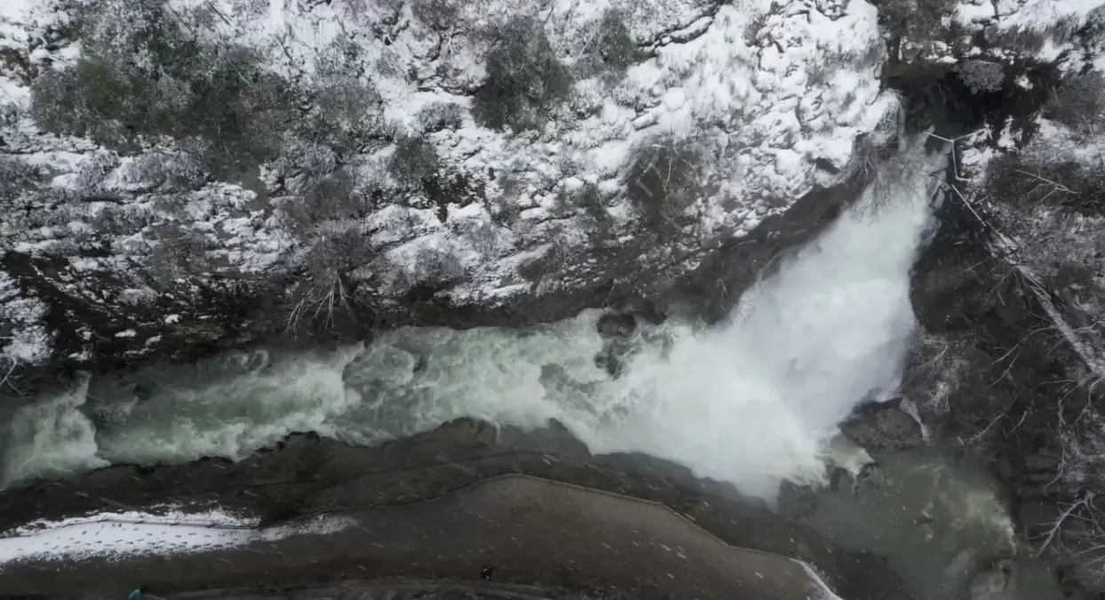 Ulukaya Kanyonu ve Şelalesi Karla Bembeyaz Bir Manzaraya Kavuştu