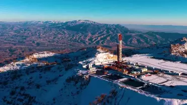 Gabar Dağı'nda kış koşullarında çalışan petrol sahası