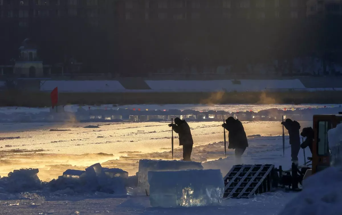 Harbin Buz-Kar Dünyası'nda Gelecek Sezon İçin Buz Toplama Çalışmaları Başladı