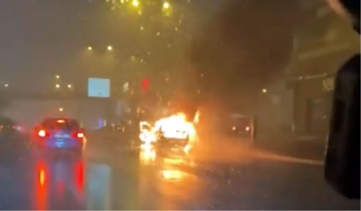 Avcılar'da LPG'li Otomobilde Yangın: İtfaiye Hızla Müdahale Etti