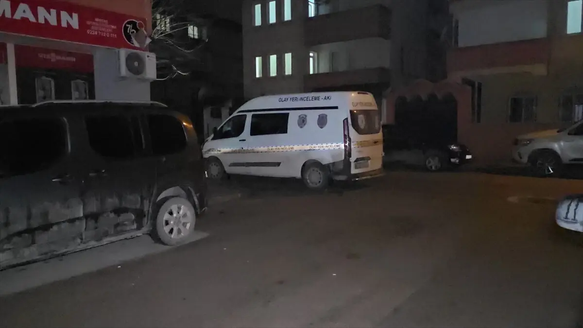 İnegöl'de Kuzen Tarafından Bıçakla Yaralanan Yusuf E. Hastaneye Kaldırıldı