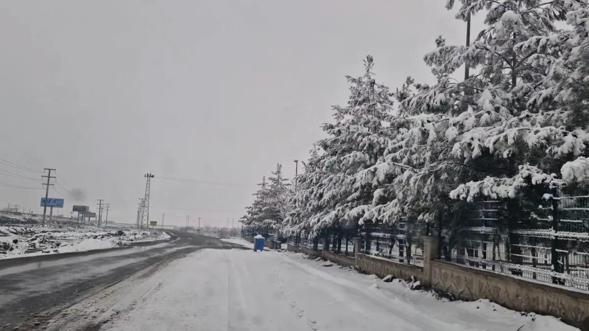 Diyarbakır’da Yüksek Kesimlerde Yoğun Kar Yağışı ve Merkezde Karla Karışık Yağmur