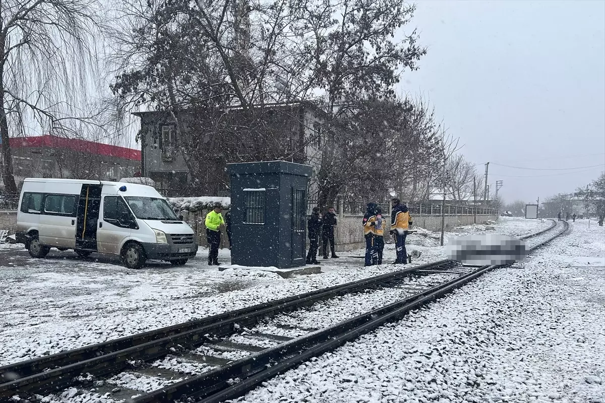 Elazığ Palu’da Yük Treni Çarpması Sonucu Bir Kişi Hayatını Kaybetti