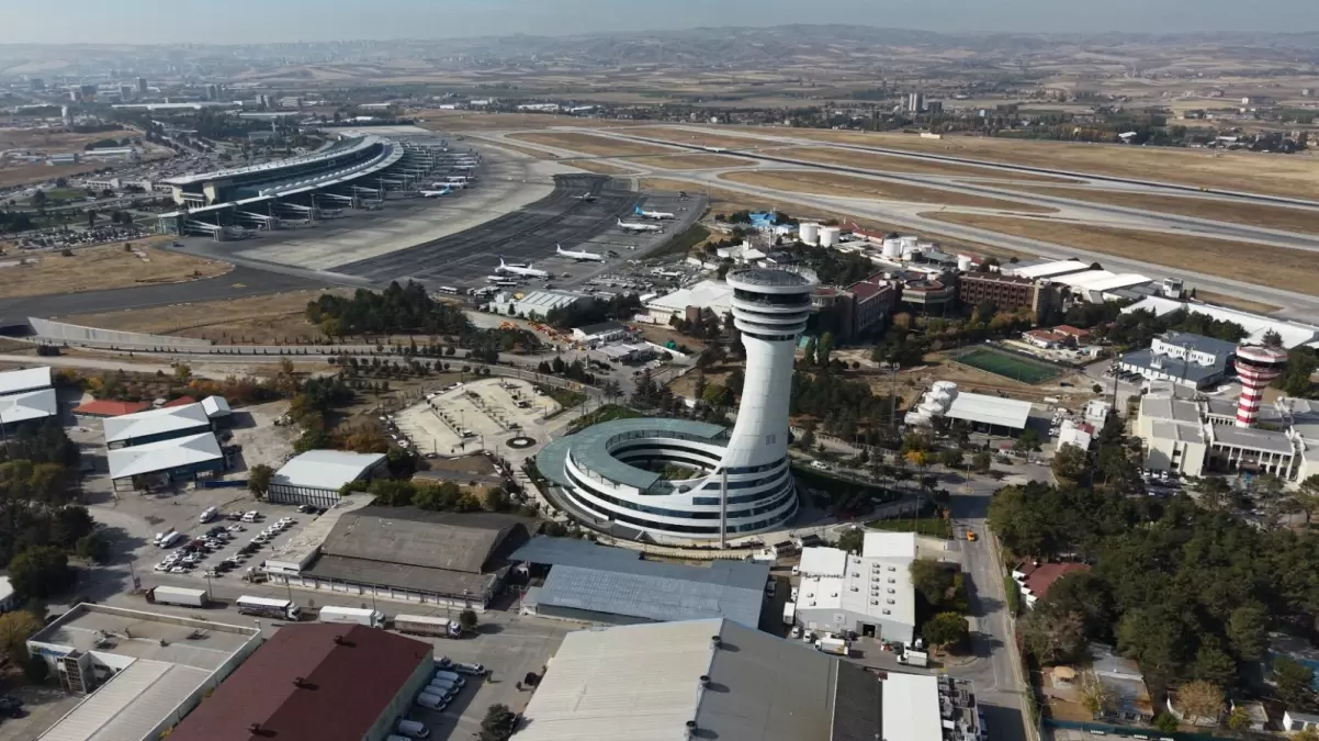 Esenboğa Havalimanı'nda 3. Piste ve Modern Kontrol Kulesine Açılış